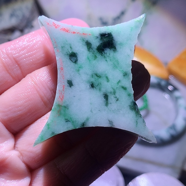 颈饰未镶嵌翡翠边角料