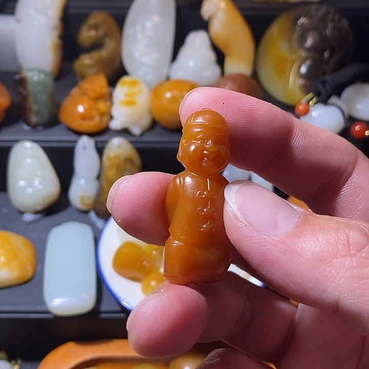 戰***鷹和田玉未镶嵌颈饰