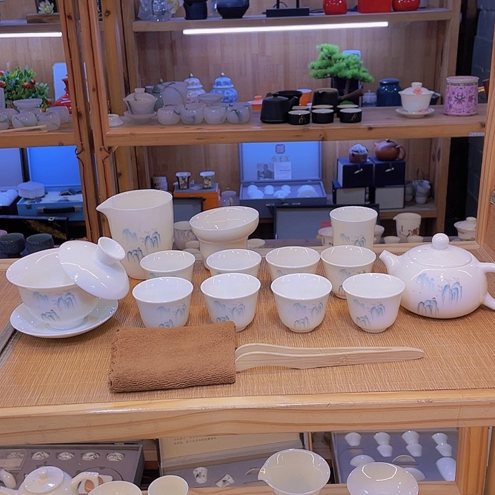 淡蓝山峰羊脂玉套装