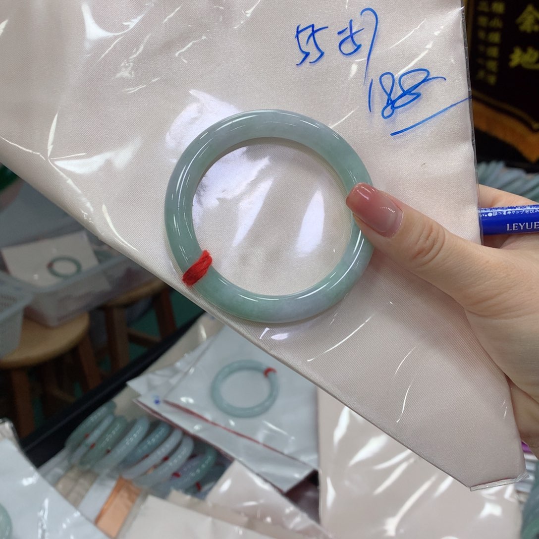 翡翠手镯未镶嵌雨**留买断