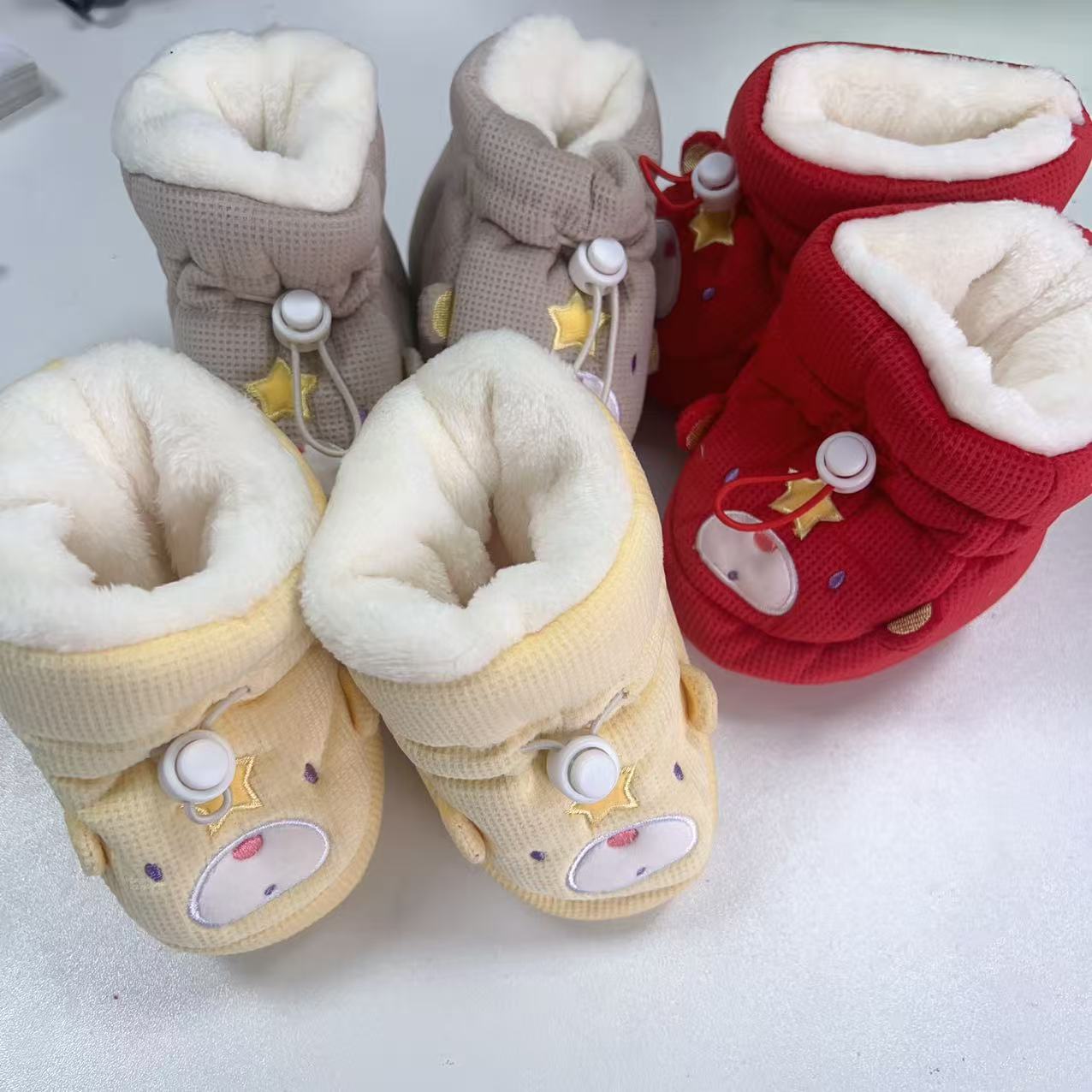 Z115冬季加厚新生婴儿鞋宝宝软底鞋保暖防掉加绒棉鞋