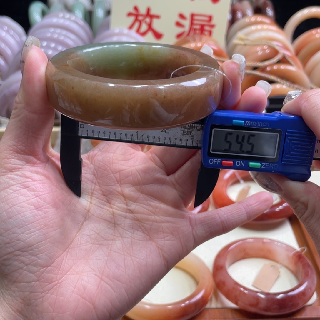 未镶嵌手镯石英质玉