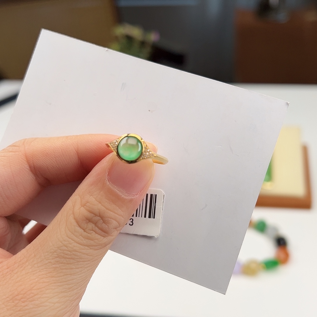 翡翠18K金镶嵌戒指