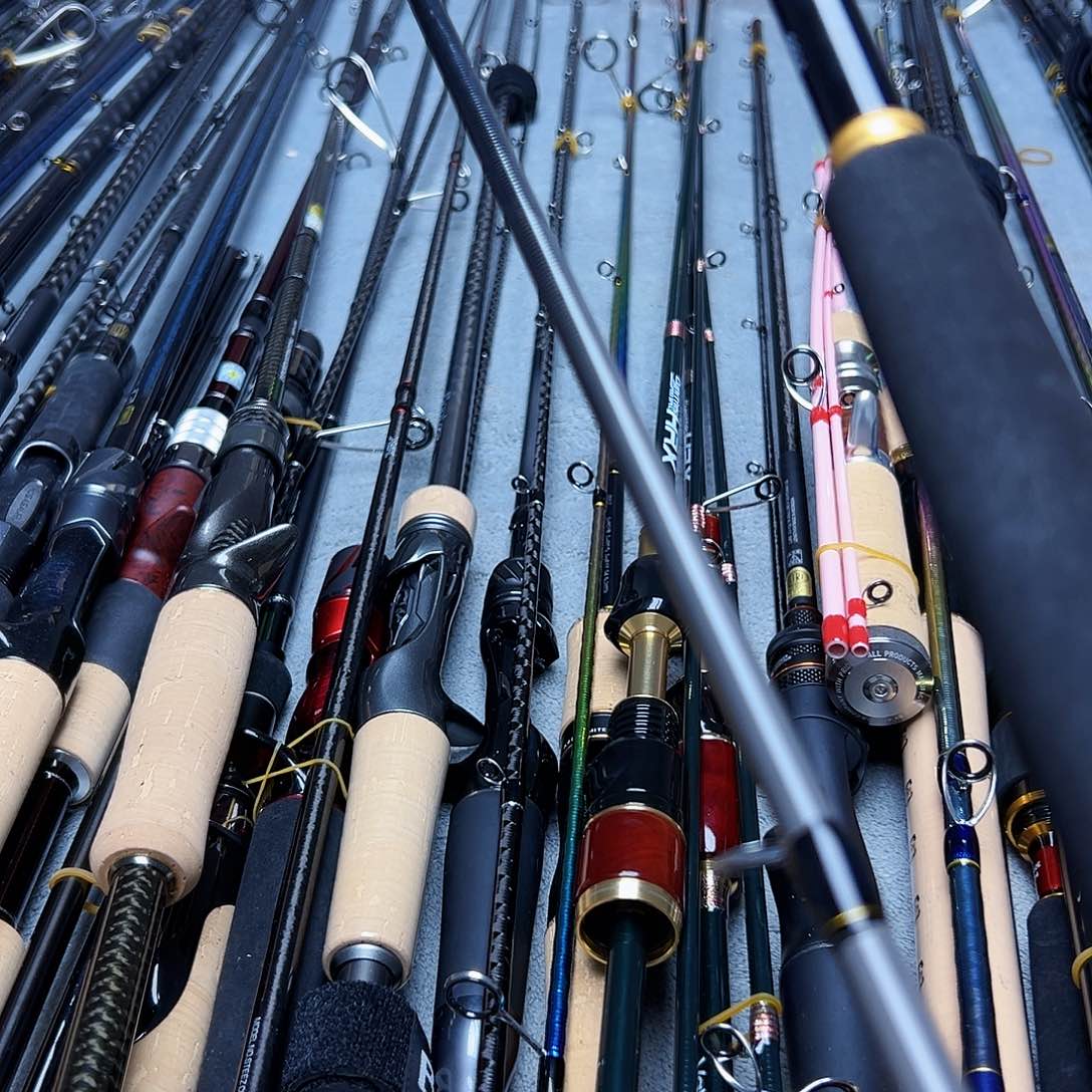 1.8m以下碳素自**钓达瓦拉提奥直柄2.7m