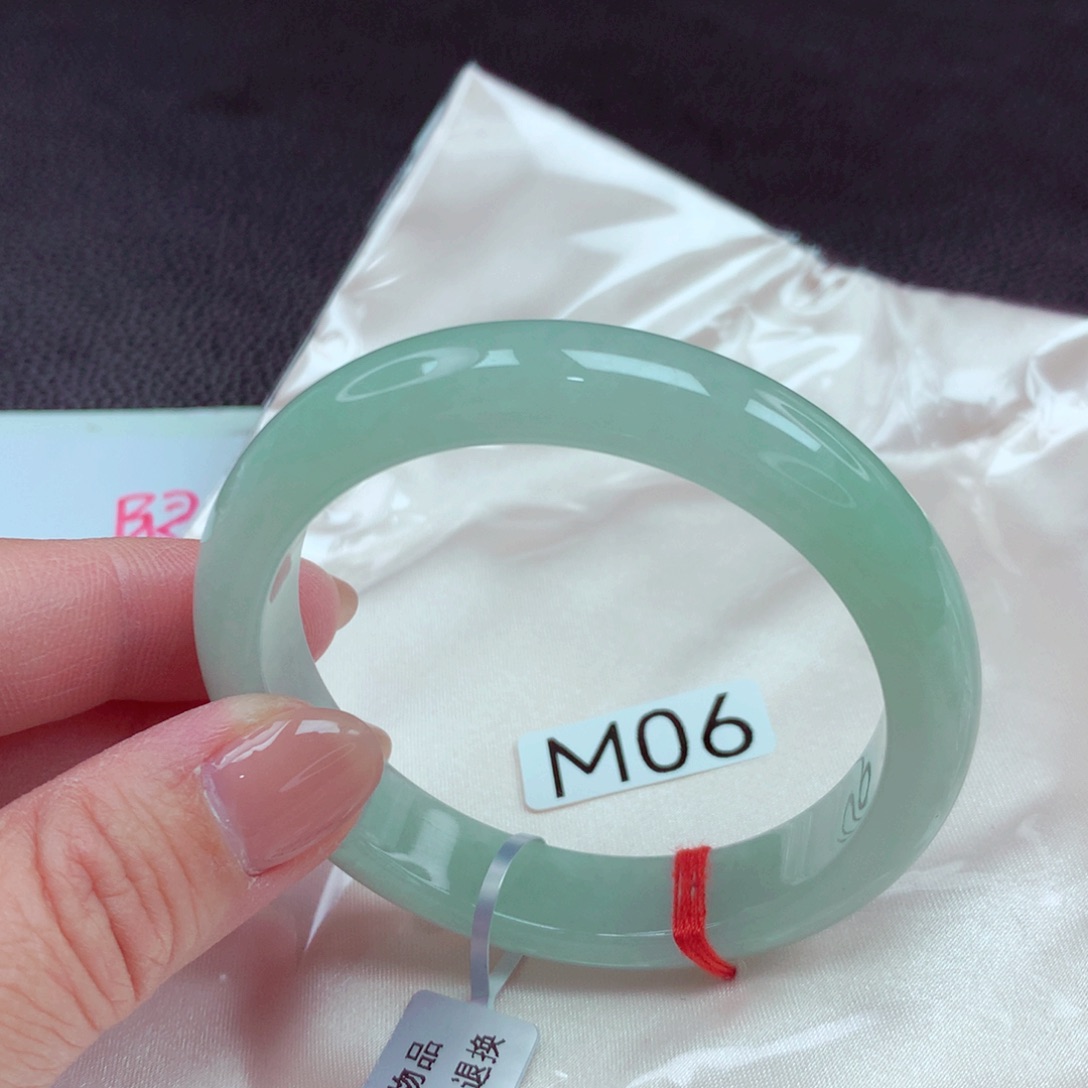 翡翠手镯未镶嵌手镯88