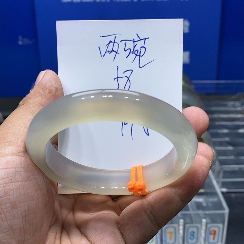 【闪购商品】玛瑙/玉髓手镯未镶嵌两****?
