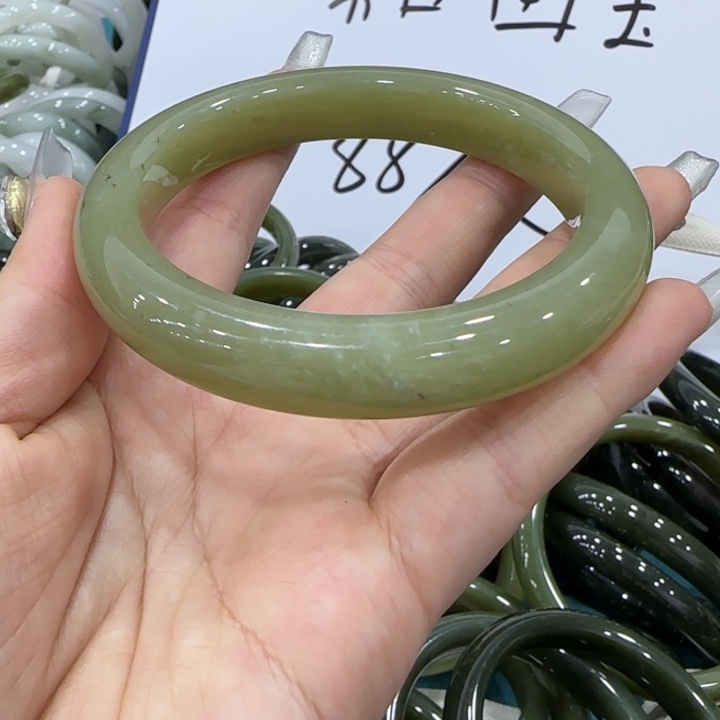 和田玉（糖玉）手镯未镶嵌玟*