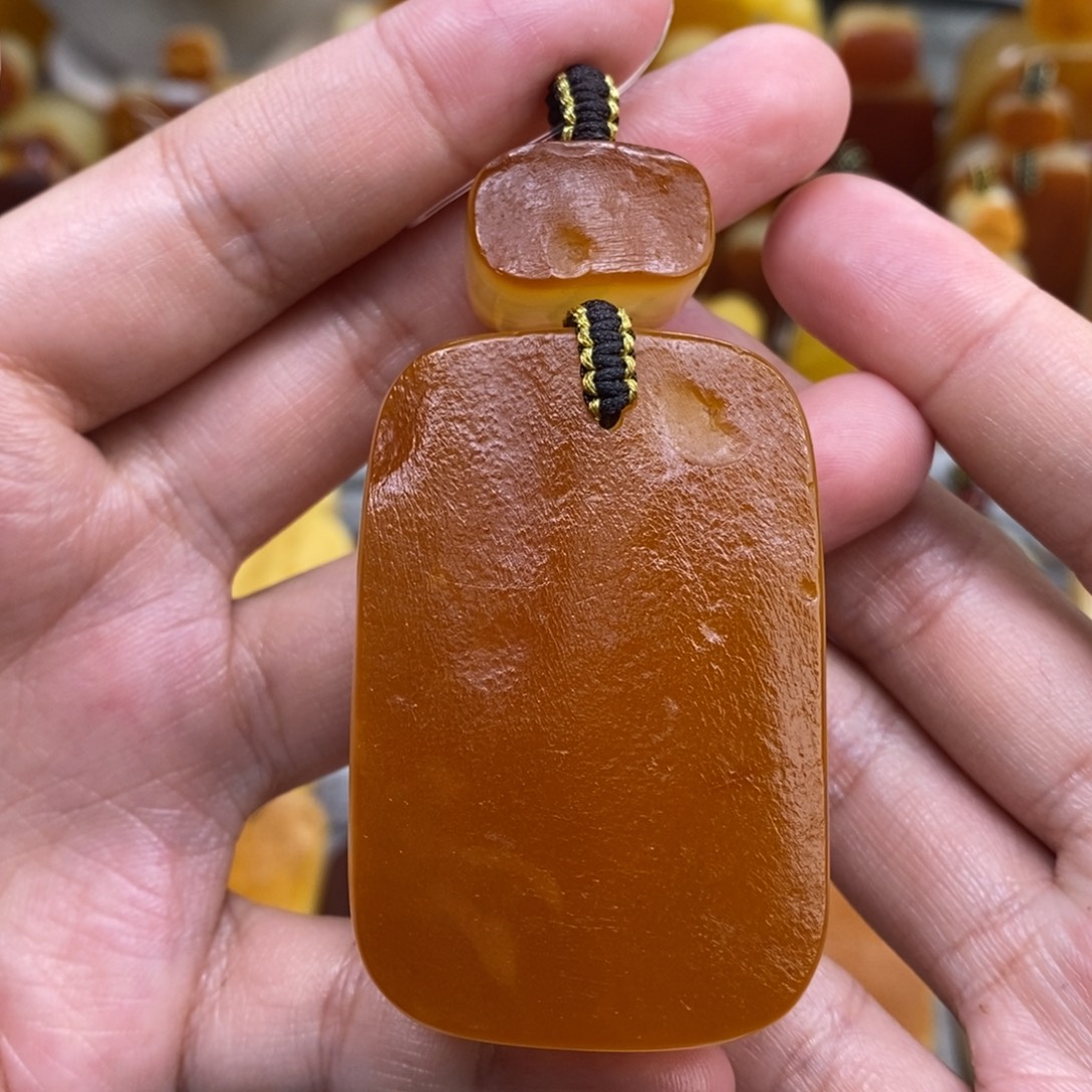 蜜蜡未镶嵌珠宝奇石