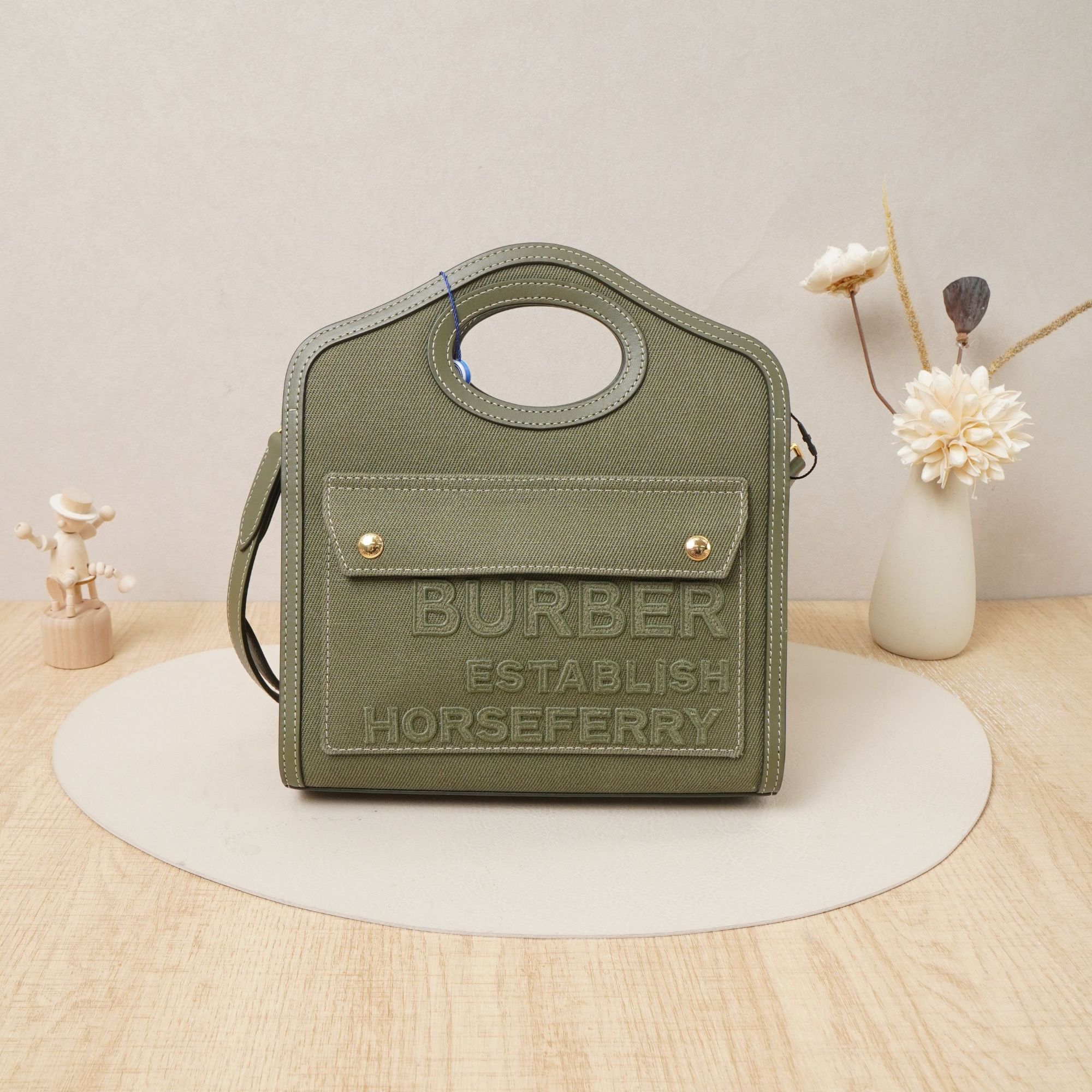 95新 BURBERRY/博柏利 博柏利pocket邮差包绿色帆布/DS036518