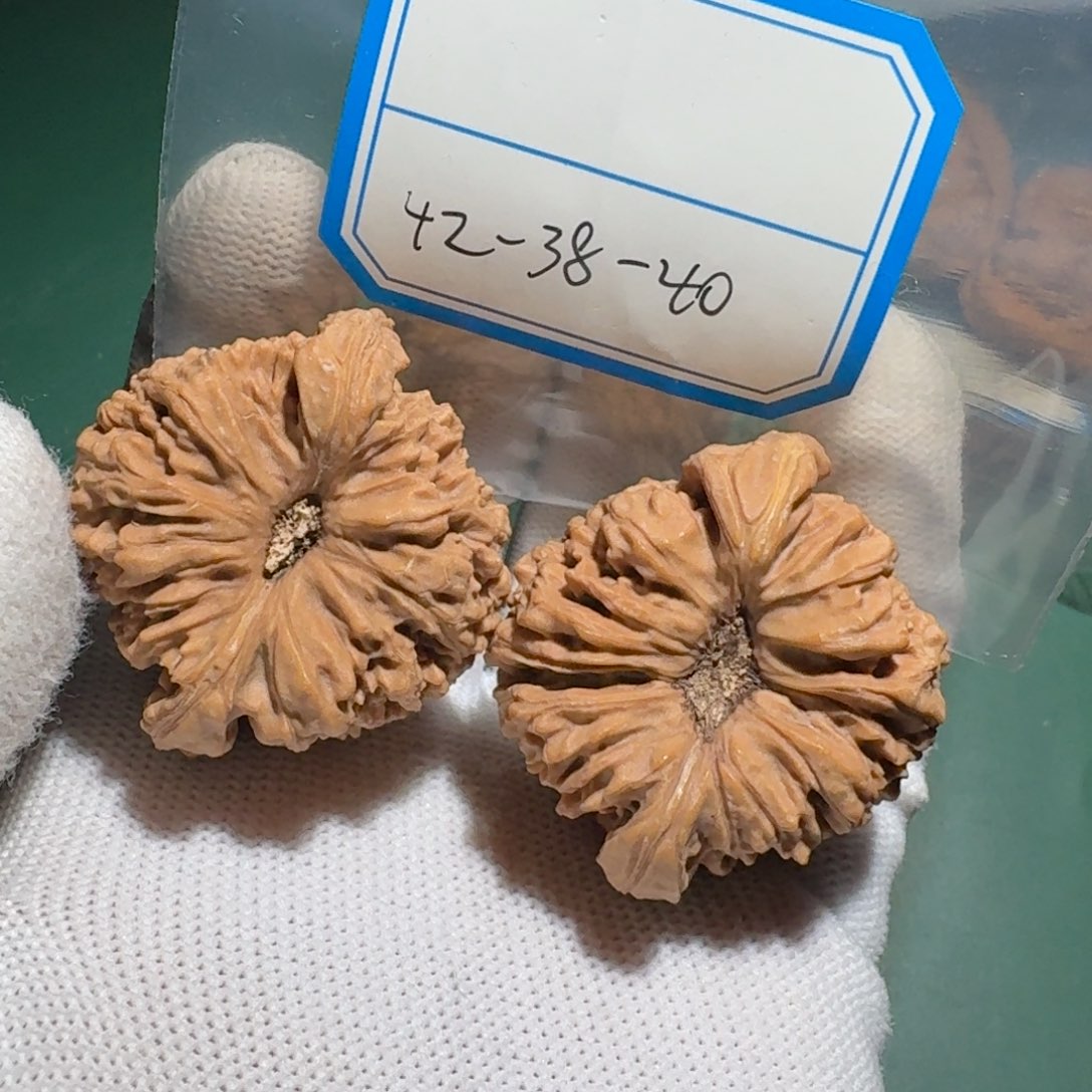 朱***r文玩核桃吊坠77号凹底