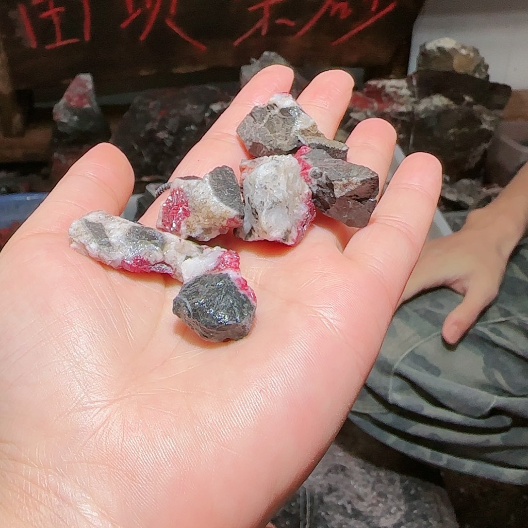 天然辰砂陈*柔晶体毛料材料6颗5