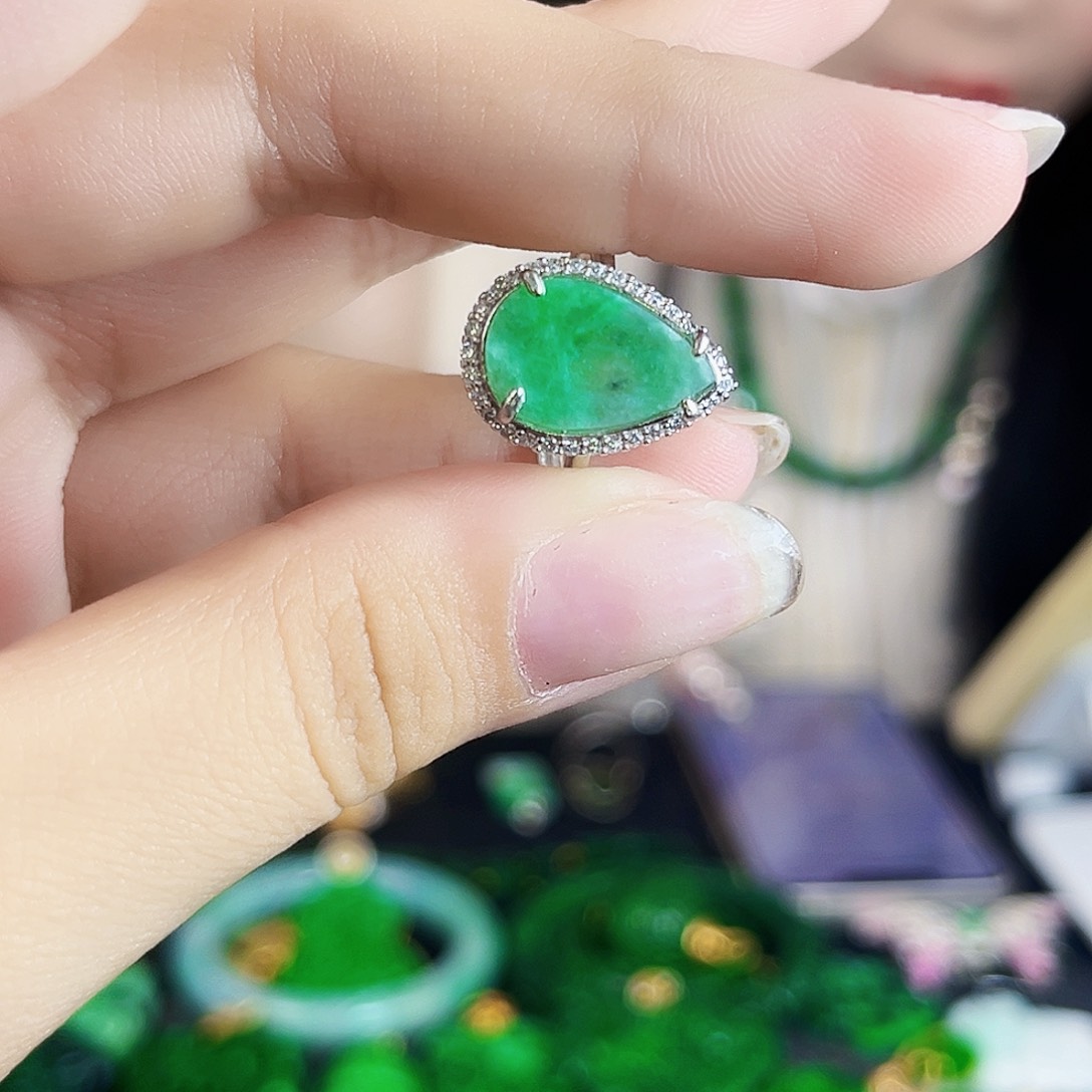 颈饰未镶嵌翡翠多样性