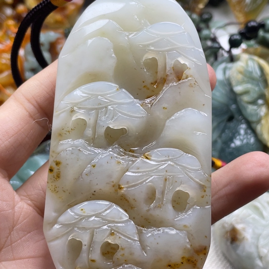 蛇纹石玉颈饰未镶嵌