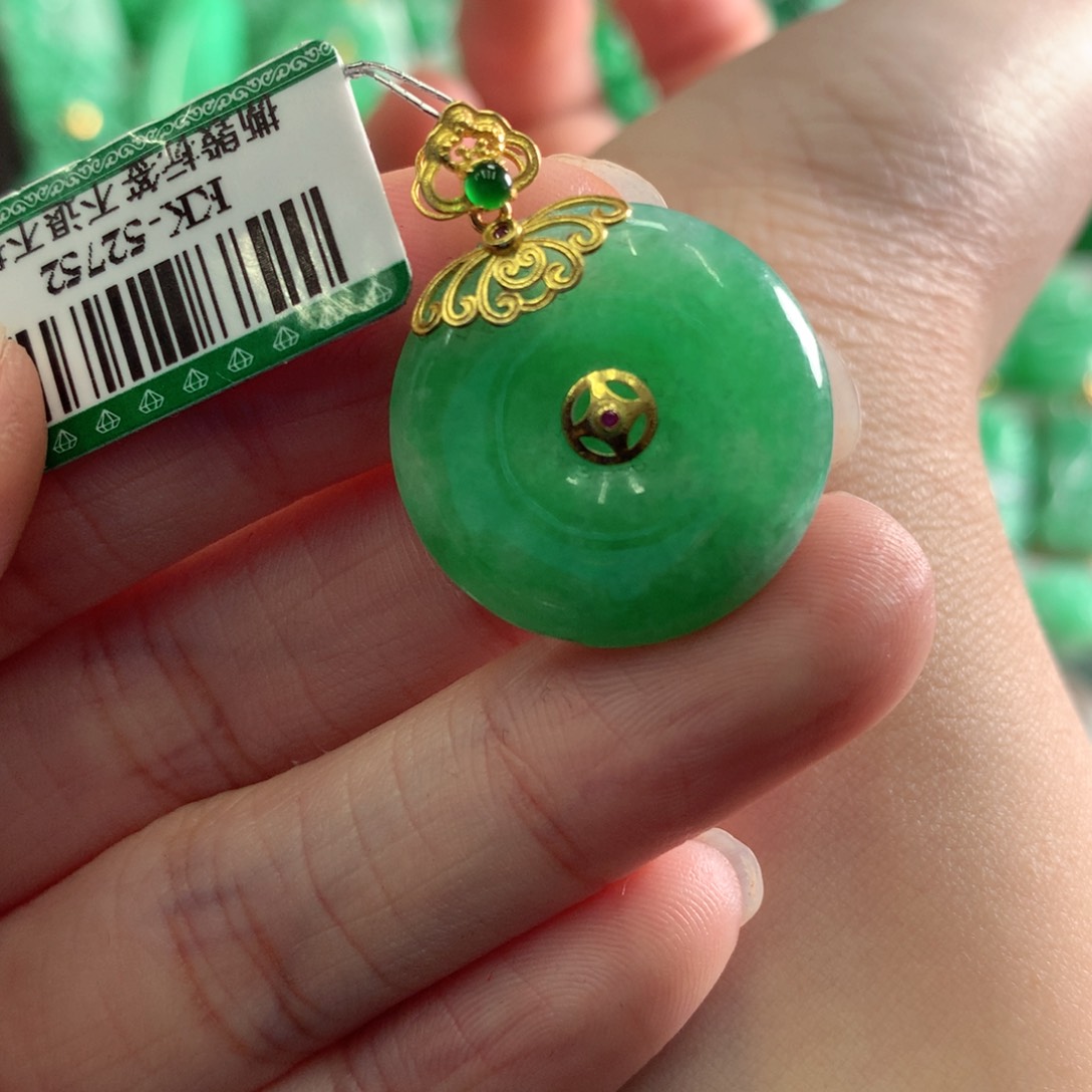 翡翠吊坠(不含链)18K金镶嵌