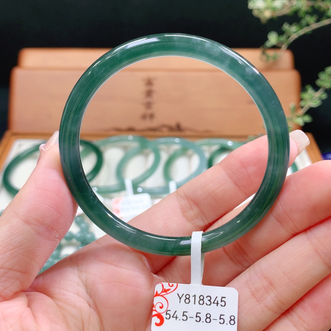 翡翠手镯未镶嵌天然