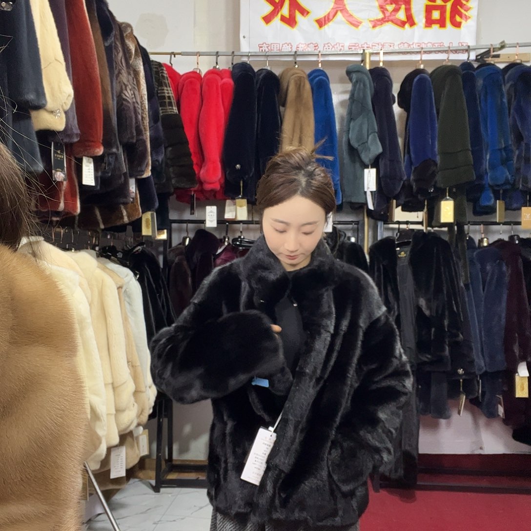 女士横排短款外套