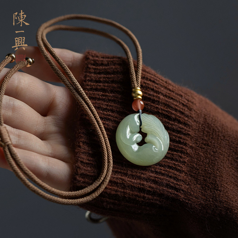 2025新款和田玉平安扣吊坠百搭毛衣链挂件项链高档饰品男女款