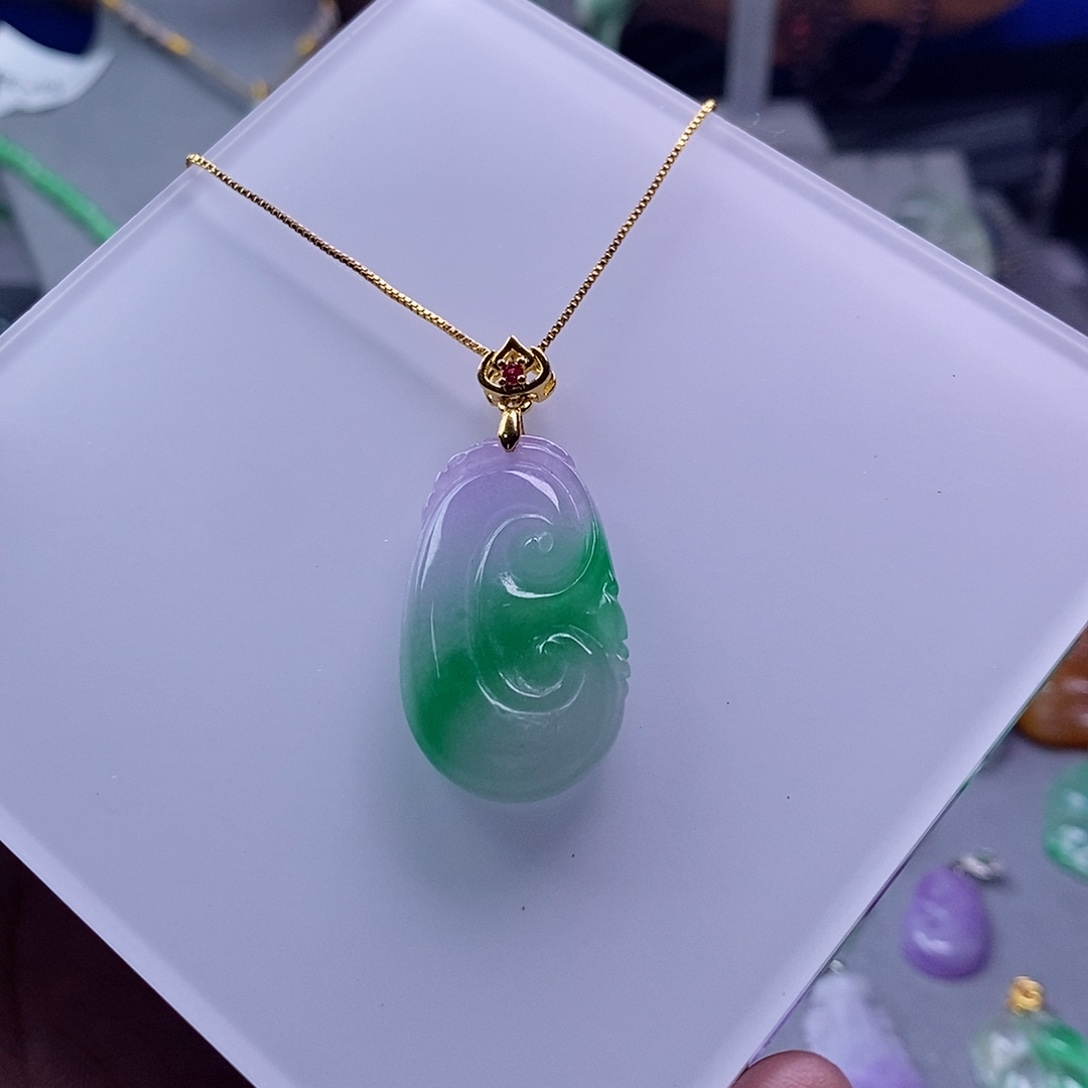 翡翠未镶嵌吊坠(赠链)