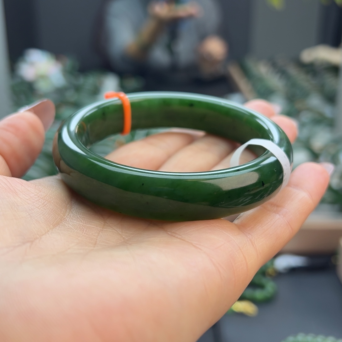和田玉（碧玉）未镶嵌手镯