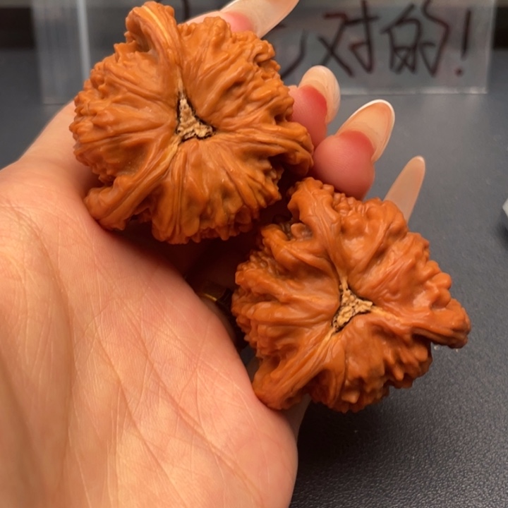 T***X吊坠文玩核桃白狮子