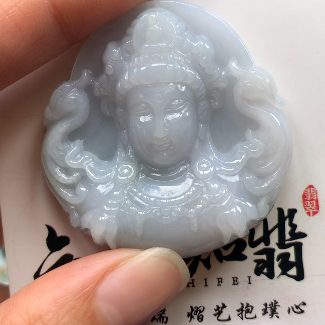 翡翠颈饰未镶嵌锡****车观音像