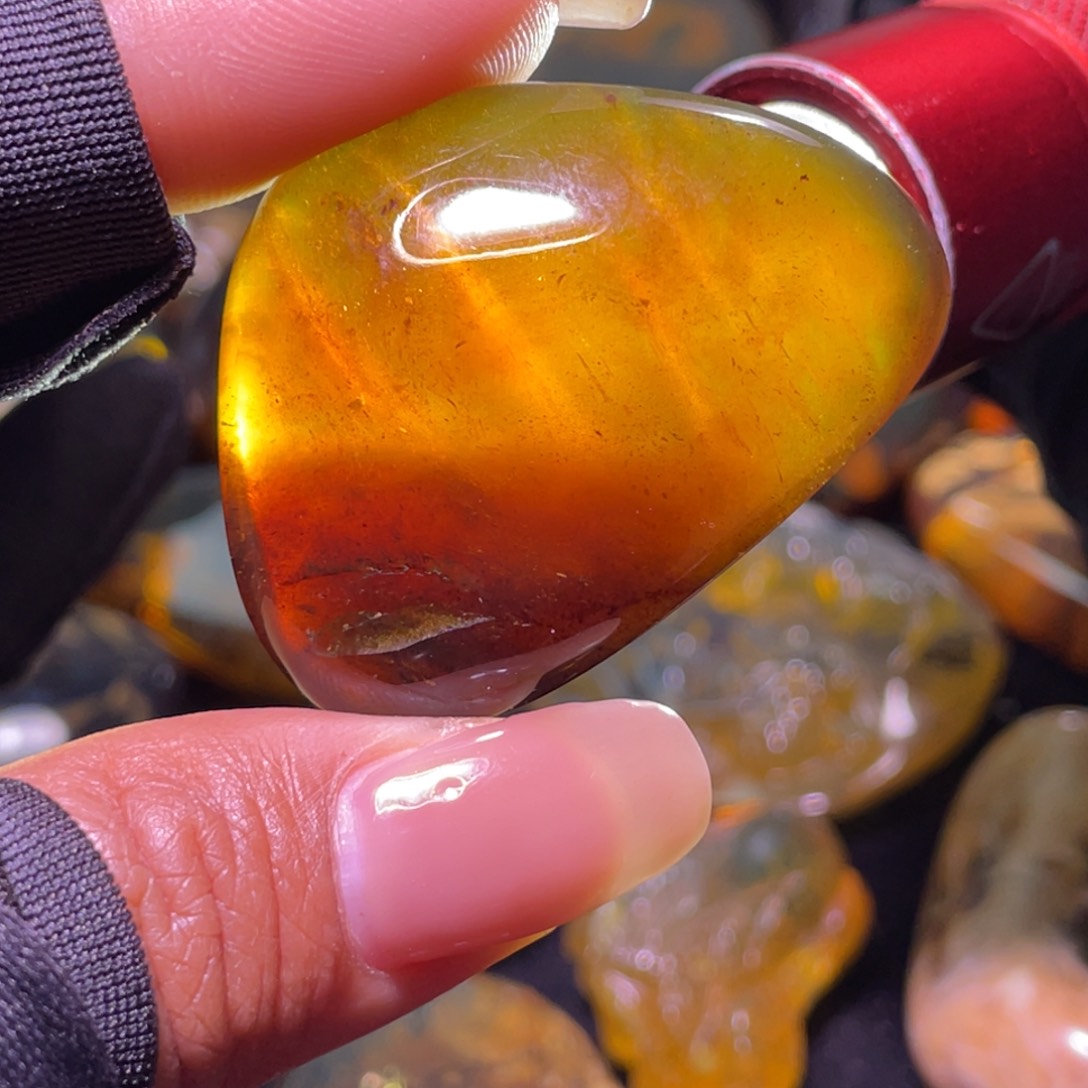 未镶嵌琥珀裸石？