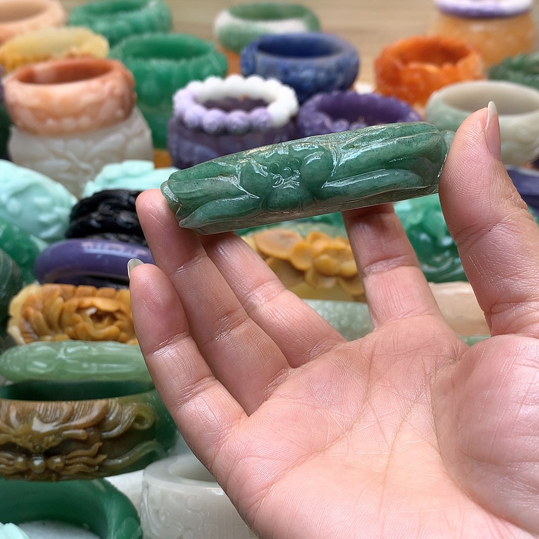 未镶嵌手镯石英质玉花*