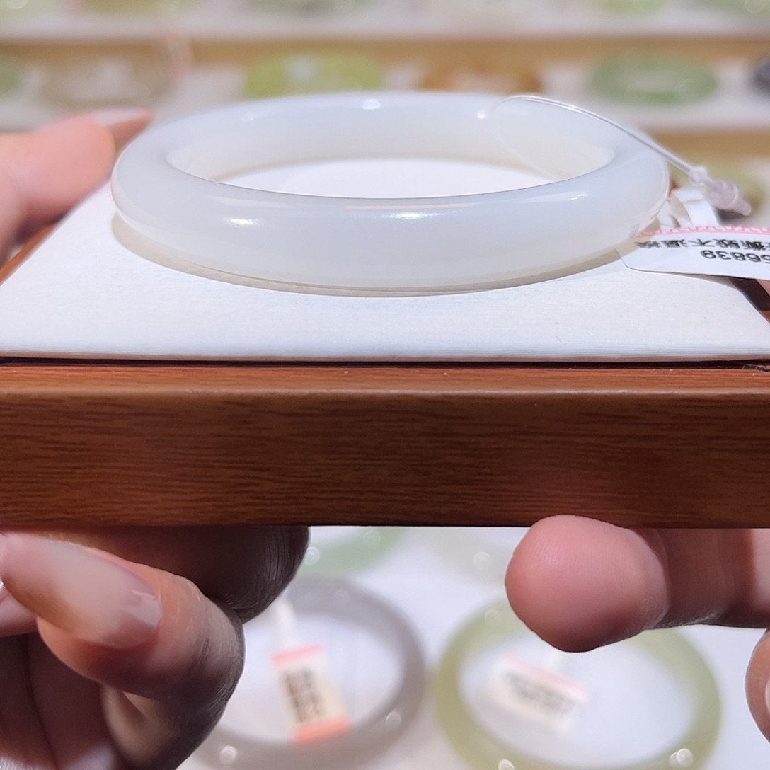 和田玉未镶嵌手镯白玉