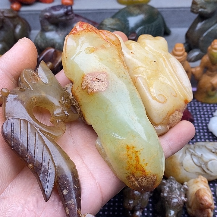 未镶嵌蛇纹石玉颈饰磊*