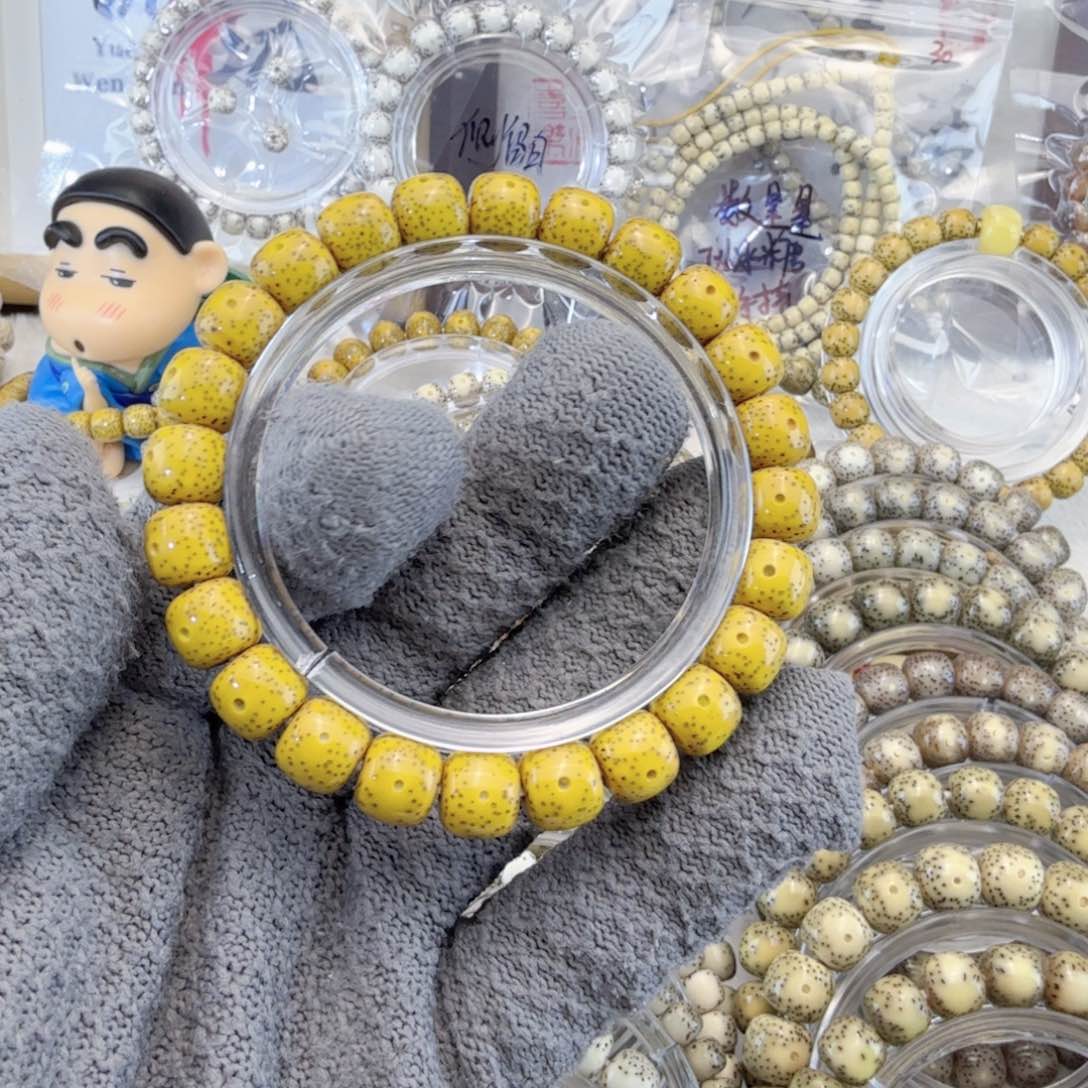 星月菩提手串桀**初10鸡油黄