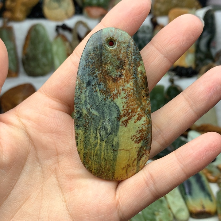 岫岩河磨玉（透闪石质玉）挂件未镶嵌