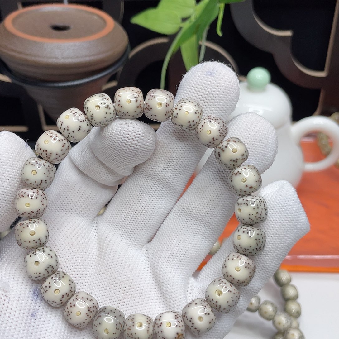 星月菩提吊坠15。10/9骨瓷白黄金瞳双留白