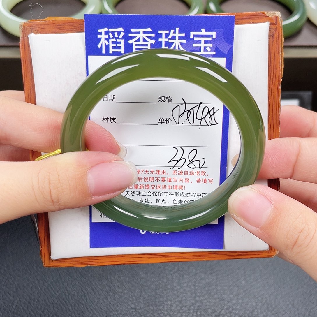 和田玉手镯未镶嵌