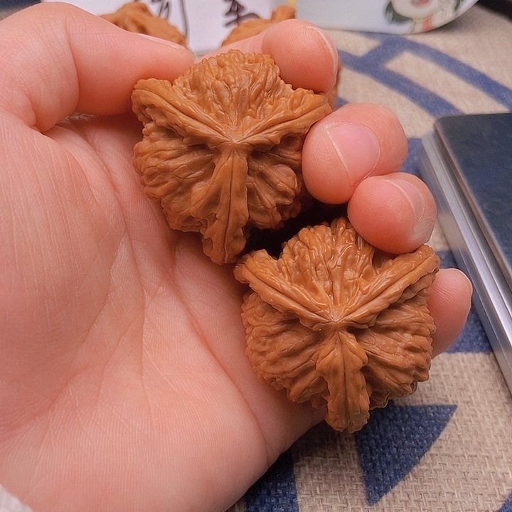 吊坠文玩核桃?****＂三棱