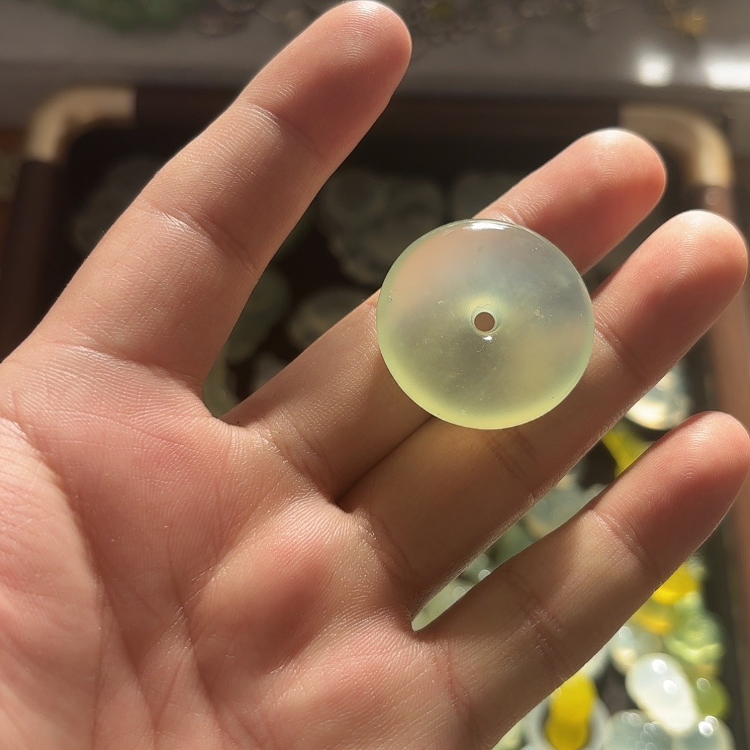 洄***韵蛇纹石玉未镶嵌颈饰