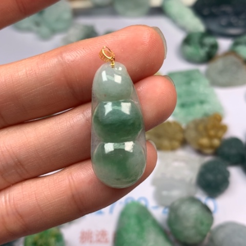 翡翠颈饰未镶嵌翡翠