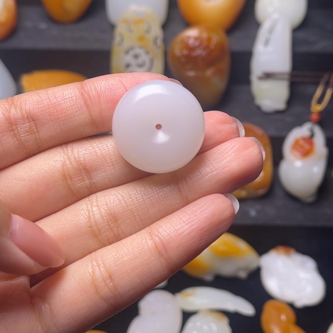 和田玉颈饰未镶嵌江*