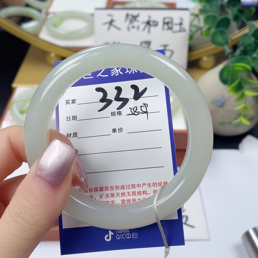 和田玉未镶嵌手镯