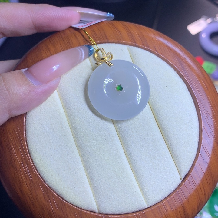 颈饰18K金镶嵌翡翠天然