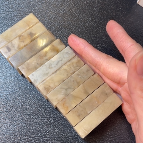 伊犁石印石瑕疵品一组10个1.25*2.5*5.0