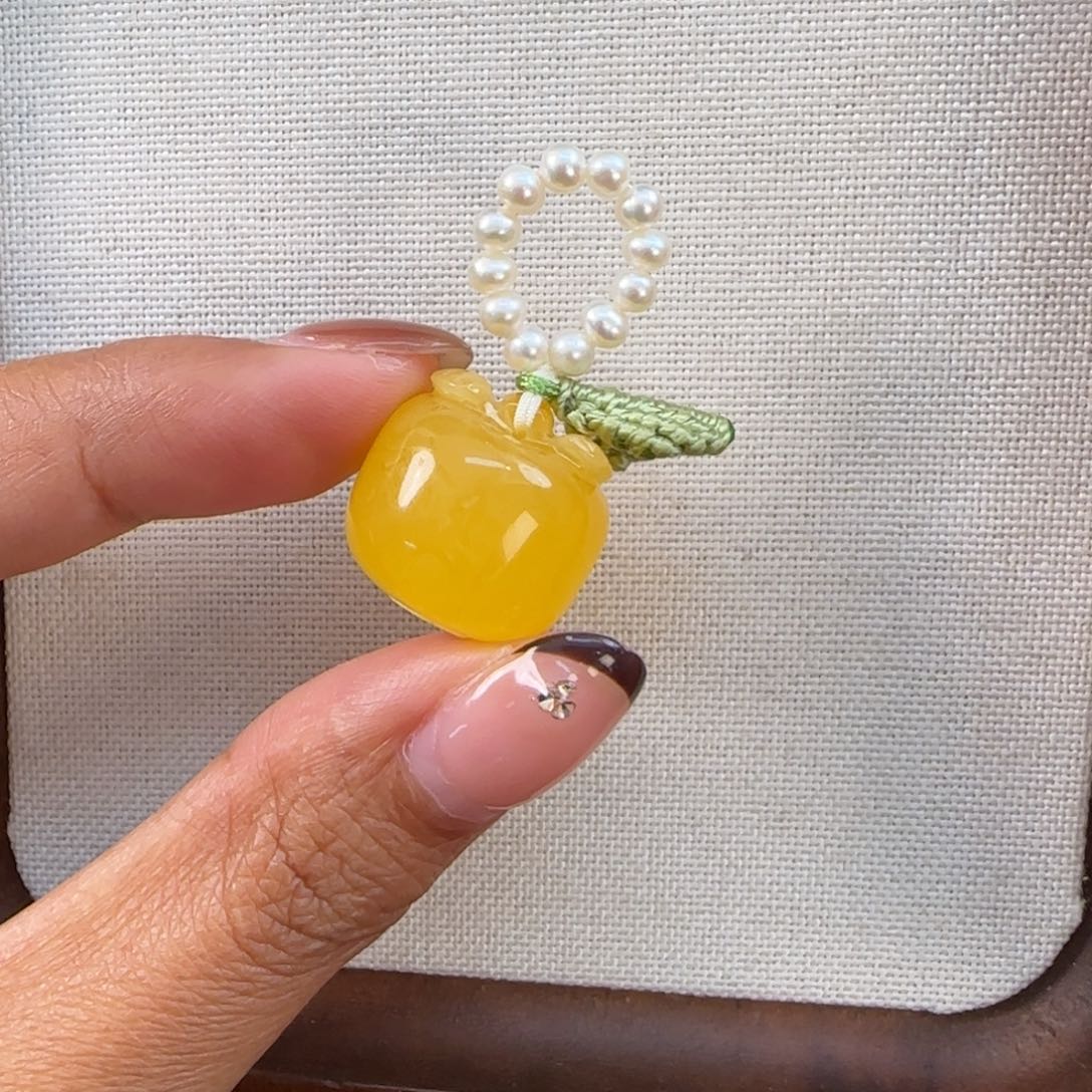 琥珀未镶嵌颈饰琥珀