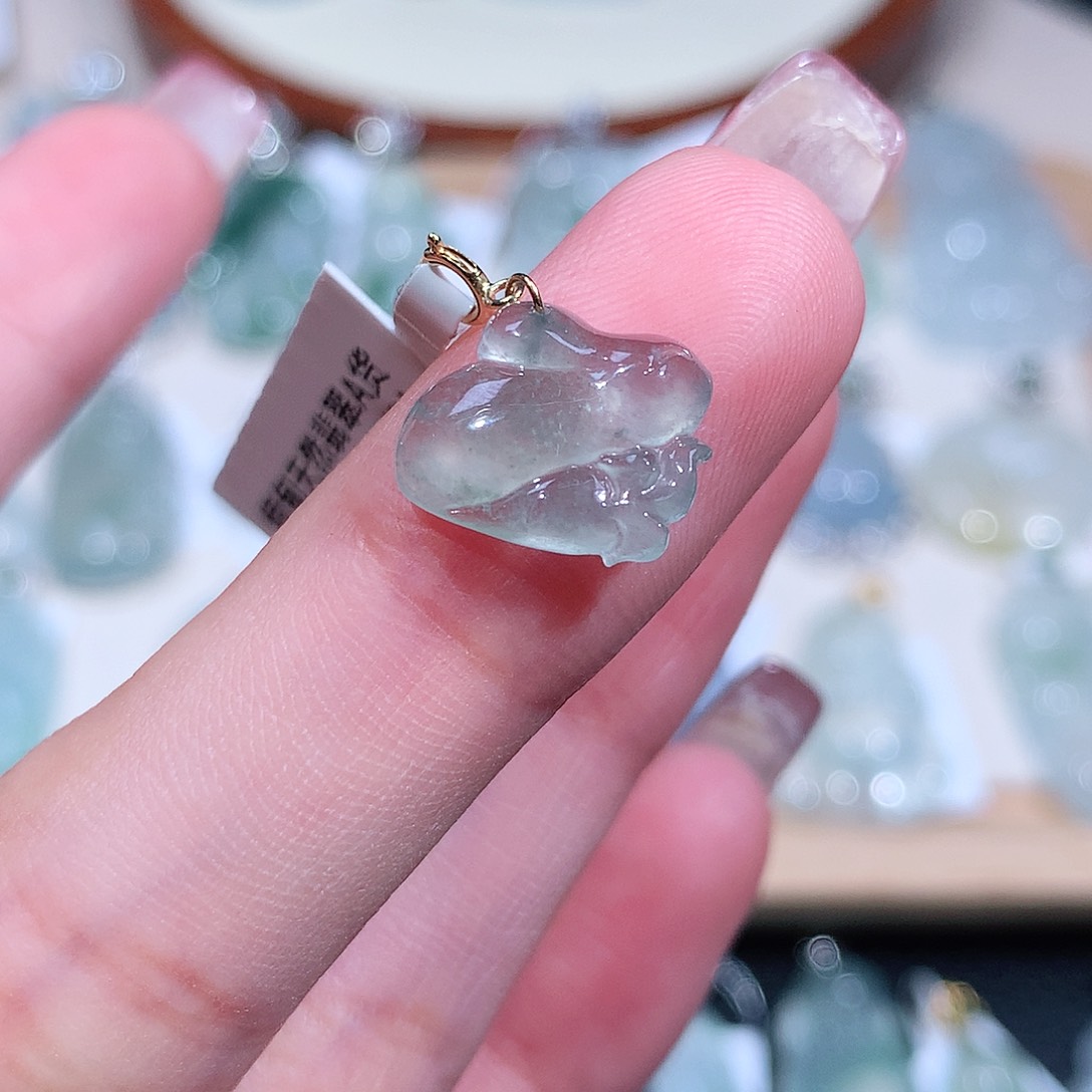 翡翠18K金镶嵌颈饰翡翠