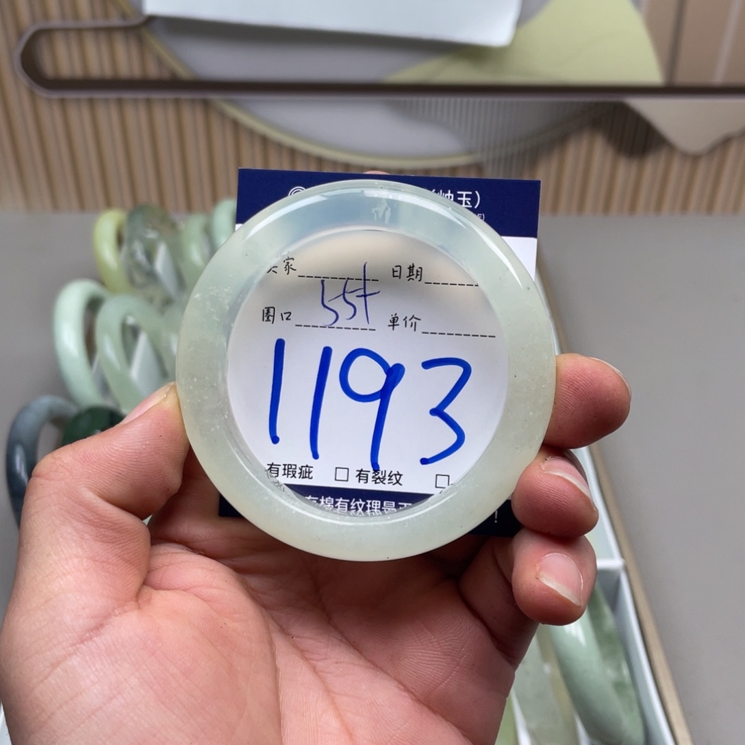 岫玉手镯手镯未镶嵌