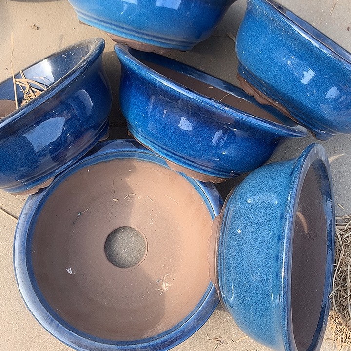 紫砂花盆100-6。  27-10 微瑕