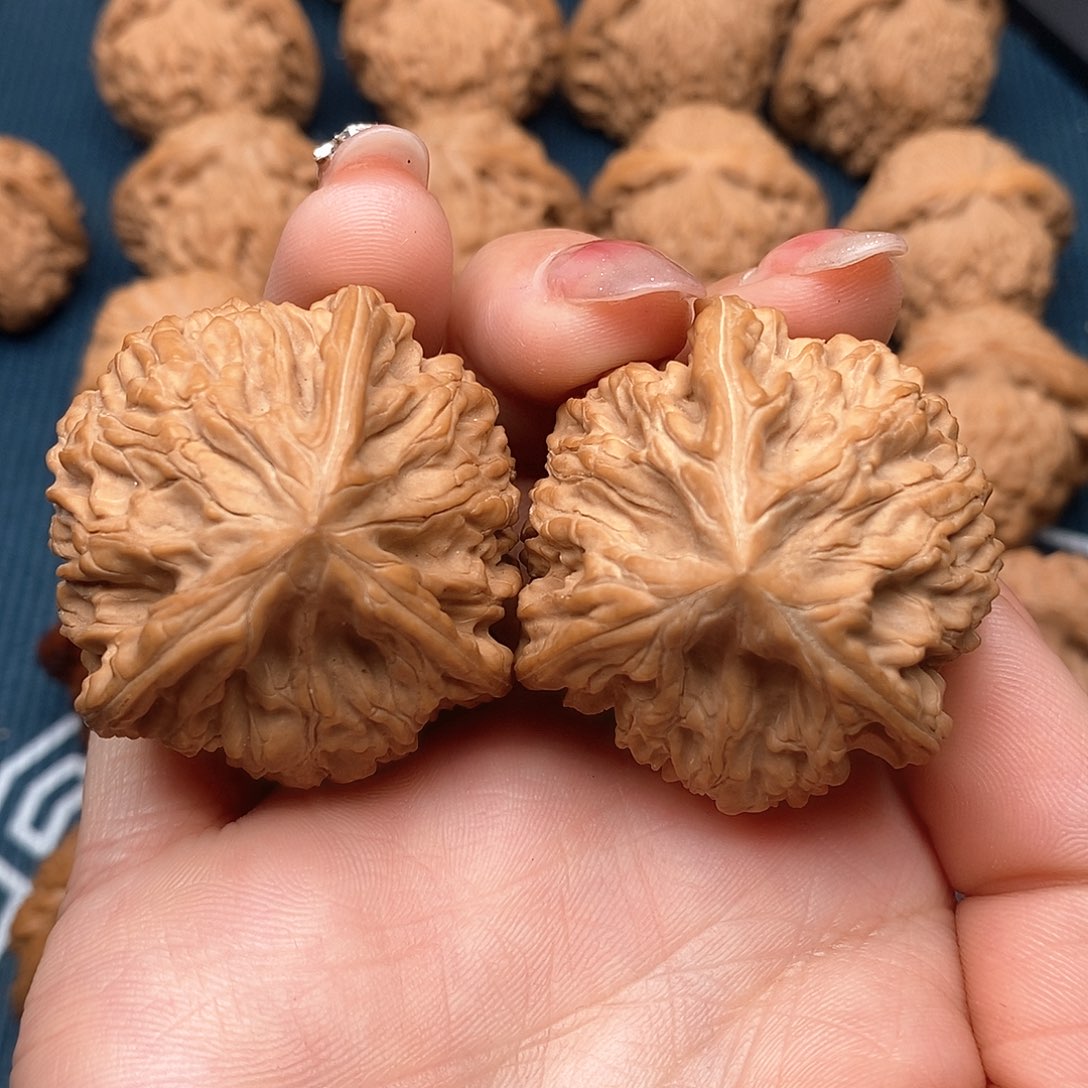 文玩核桃吊坠玉龙40