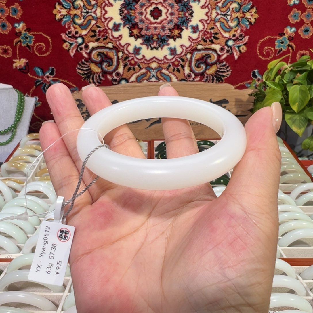 未镶嵌手镯和田玉57.5白月光泥鳅背天然和田玉