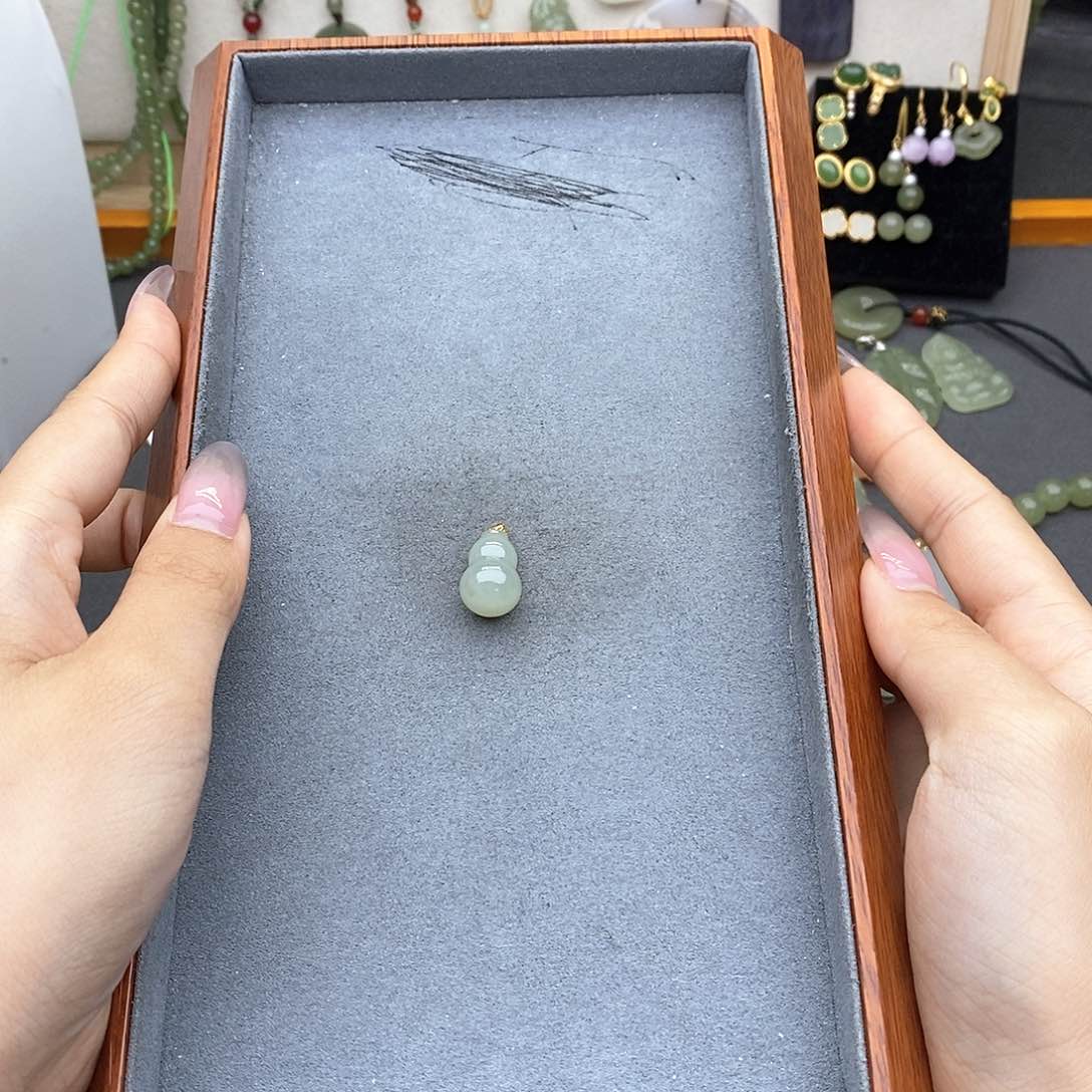 和田玉18K金镶嵌吊坠(不含链)