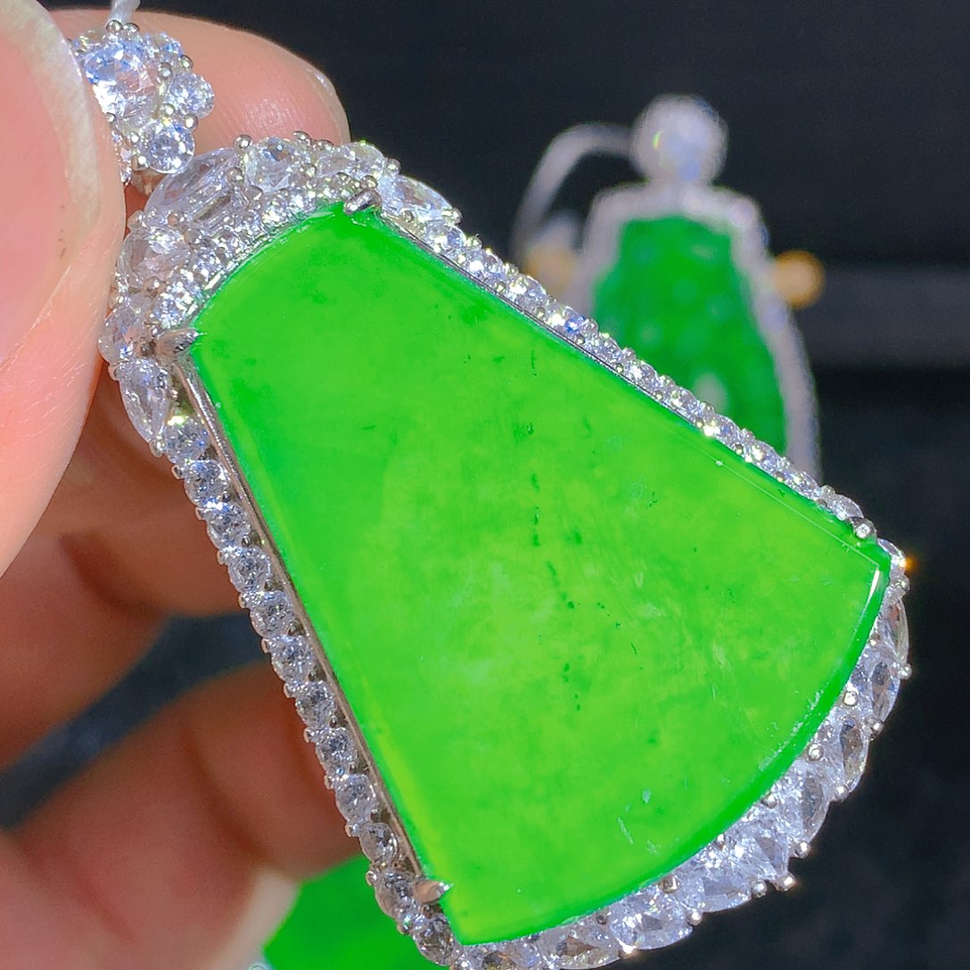 翡翠颈饰银S925镶嵌吊坠