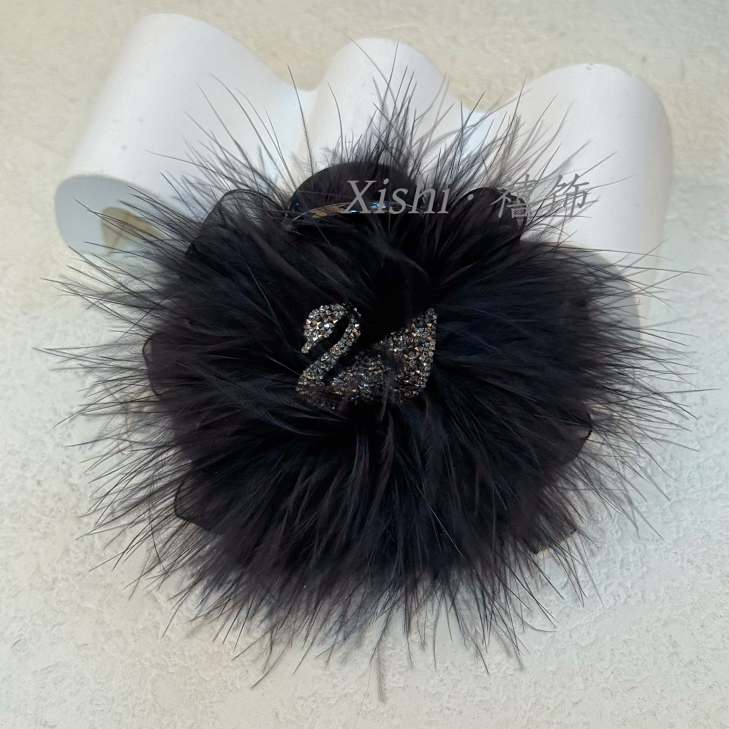 黑色羽毛天鹅浪漫8cm时尚鲨鱼发夹抓夹发饰