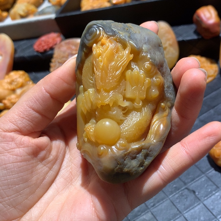 石英质玉（黄龙玉）未镶嵌颈饰